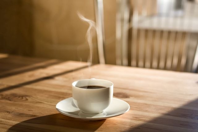 Kofein je krivac za "uznemiren" stomak. Šta sa prvom jutarnjom kafom?